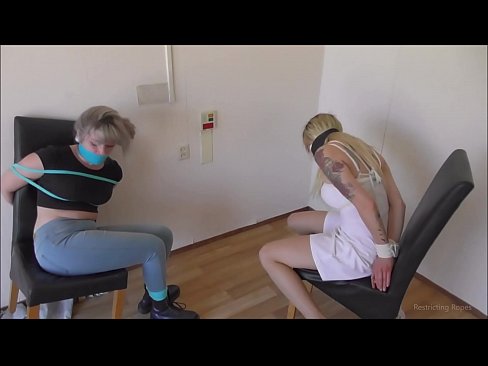 ❤️ Viciado / amarrado e amordaçado / donzela em apuros ❤️❌ Porno real vídeo em nós ❌️