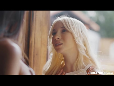 ❤️ A menina volta para casa alguns meses depois e acaba comendo a xoxota de sua madrasta ❤️❌ Porno real vídeo em nós ❌️